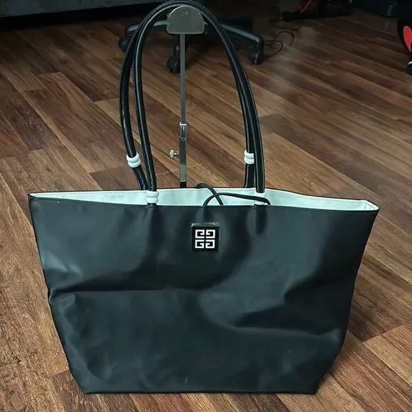 Givenchy Black and White Tote Bag - Picture 2 of 12